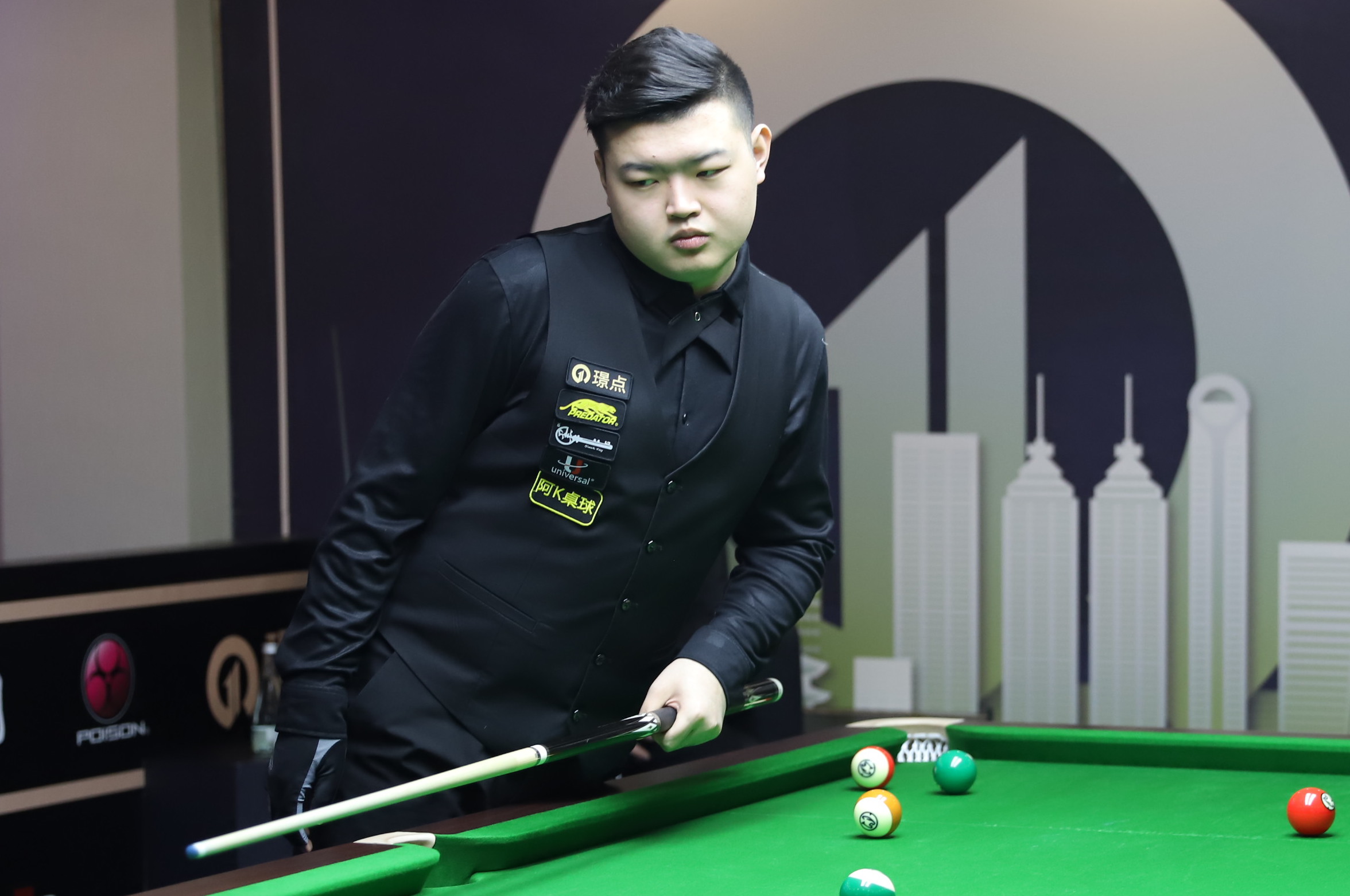 舞台对他来 舞台对他来